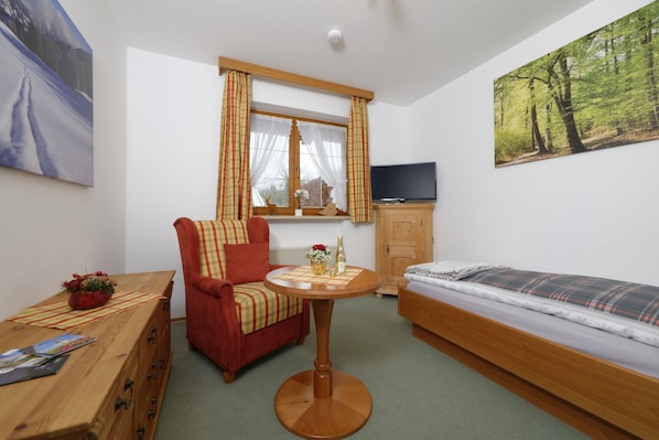Single Ferienwohnung Alpenkammerl mit Außen-Sitplatz (Gartenblick-Ihr eigenes Refugium in den Bergen