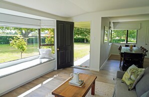 The sun streams in! Indoor outdoor flow.