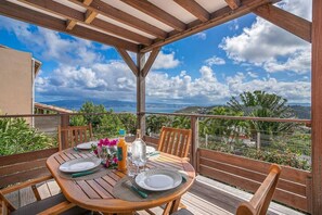Villa Canopée - Dining area overlooking the bay of Fort-de-France (3)