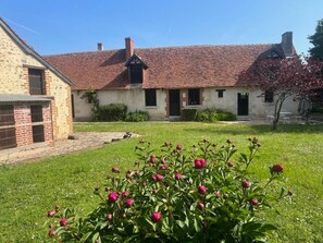 Façade sud avec les anciens clapiers à lapins