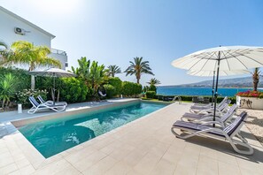 Villa Aqua Blu by Ezoria Villas (11412)