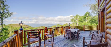 Banner Elk Vacation Rental | 3BR | 2.5BA | Stairs Required | 1,844 Sq Ft