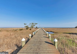 Fishing/crabbing pier near the cottage