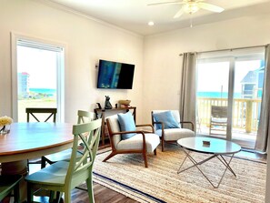 2nd Floor: Living Room