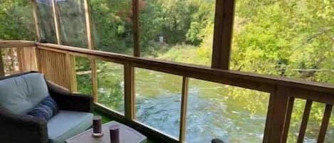 Private screened in deck right on the Talbot river.