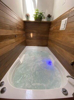 Indoor spa tub