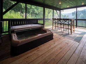 Indoor spa tub