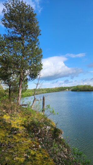 Beautiful Cumberland River-1min to boat ramp