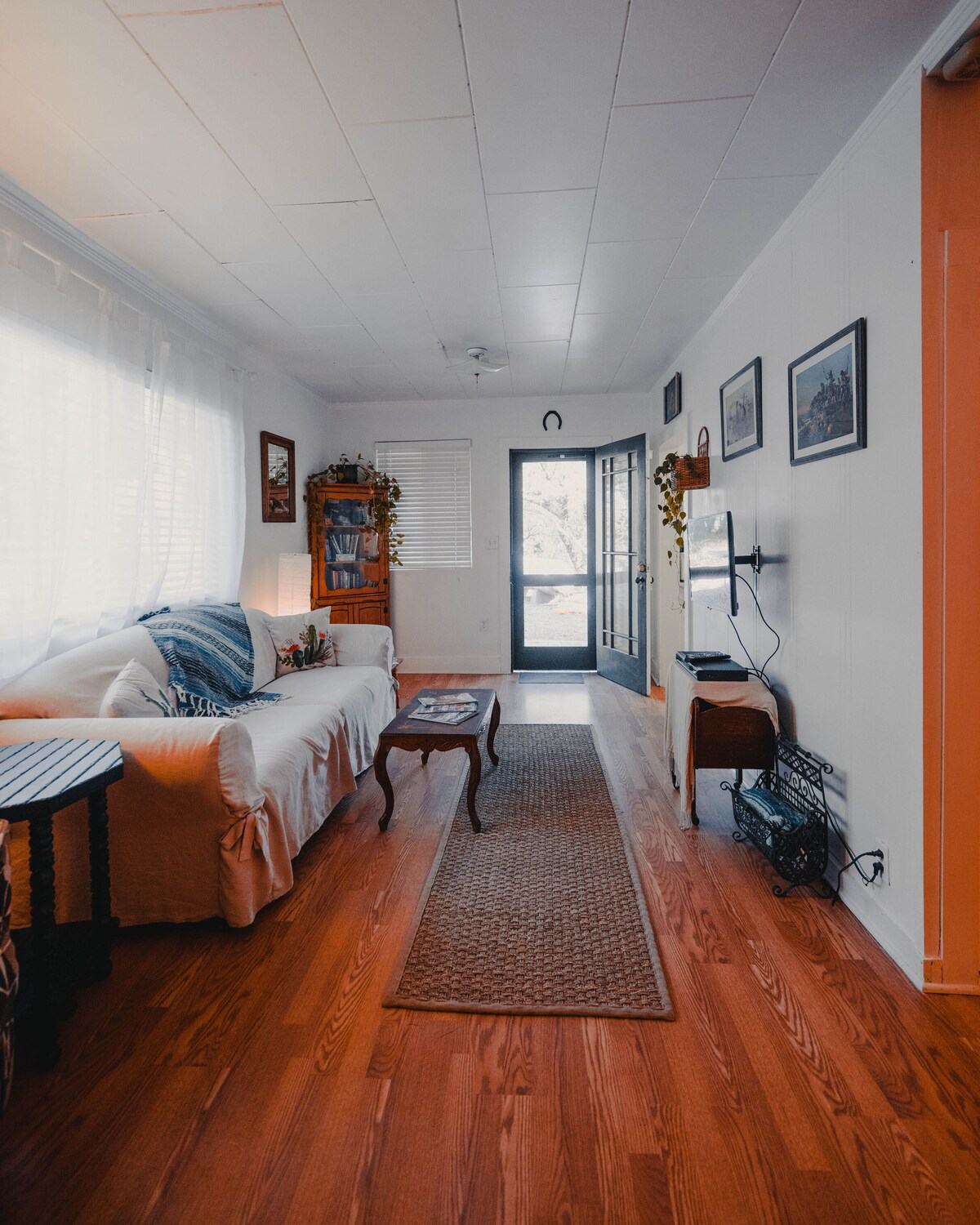 Cozy Creekside Glamping in a Funky Studio Cabin in Oak Creek Canyon, Sedona AZ