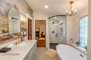 Upstairs Bathroom / Newly Remodeled