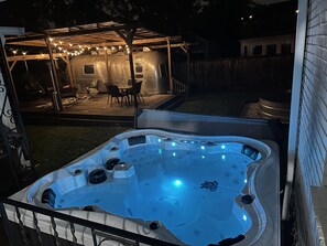 7 Person Hot Tub