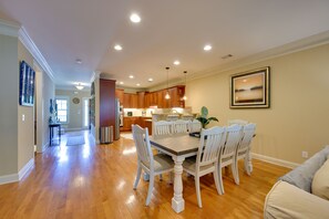 Dining Area | Dining Table | Dishware/Flatware