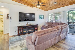 Living Room | Free WiFi