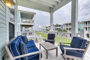 Lower Deck | Ocean Views