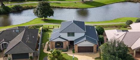 Spacious home on the waterways