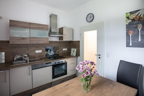 Ferienwohnung Bahnhof-FeWo Küche