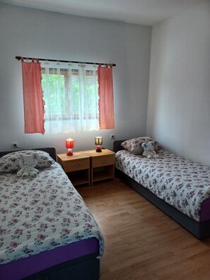 Schlafzimmer 1