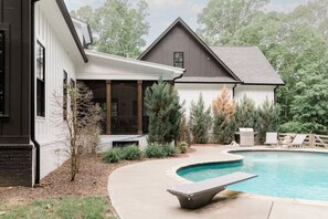 Pool & hot tub in the large back yard.