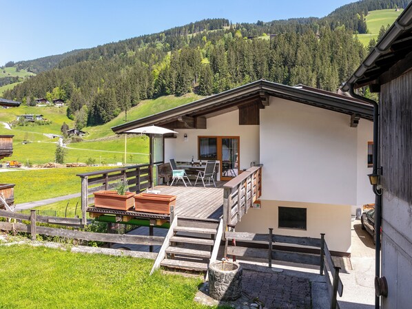 Außenseite Ferienhaus [Sommer]