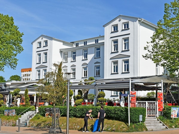Appartementhaus mit Balkon im Ostseebad Göhren (KN)