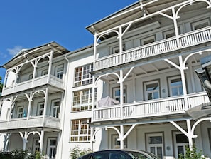 Appartementhaus mit Balkon im Ostseebad Göhren (KN)