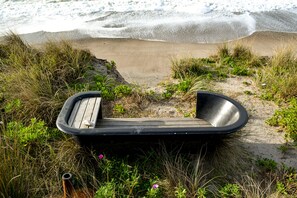 Tub seat to make the most of the exclusive views of the ocean