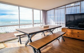 Dining table with room for everyone to sit around