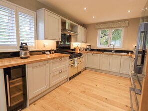 Dining kitchen (electric Aga, American fridge/freezer, dishwasher, wine chiller)
