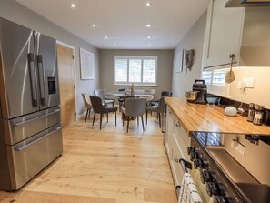 Lovely dining kitchen