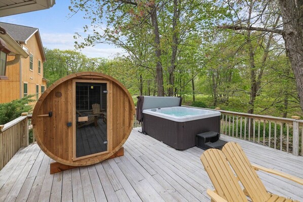 Outdoor spa tub