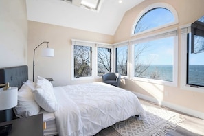 Queen bedroom with captivating waterviews