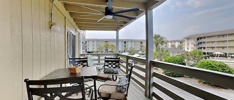 The outdoor balcony at Lighthouse Point 2A