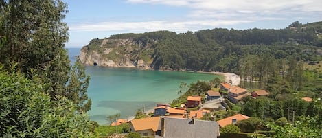 Playa Concha de Artedo a 600 mtrs de la casa.