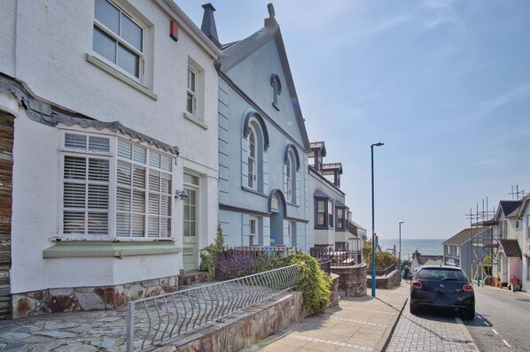 Myrtle - 1 Bedroom Apartment - Saundersfoot (22556)