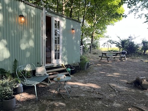 The Rolling Folly. Exterior & garden view.