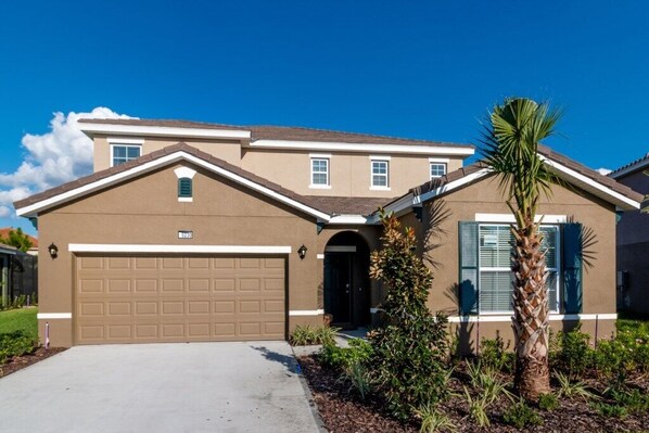 01_Detached_Pool_Home_0721.jpg