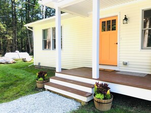 Conveniently just a few steps up and into the house for an easy entry