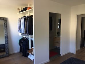 Chambre 1 , dressing et salle de bain