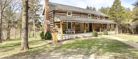 Hidden Lake Log Cabin