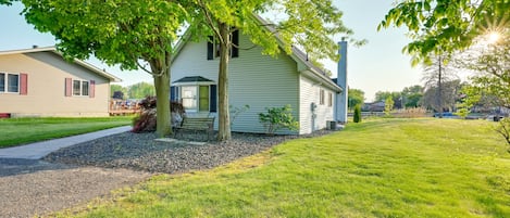 Au Gres Vacation Rental | 2BR | 2BA | 1,800 Sq Ft | Step-Free Entry