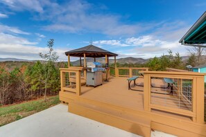 Deck & Gazebo | Gas Grill