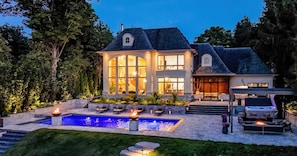 Chateau Lake Simcoe - Lake Side