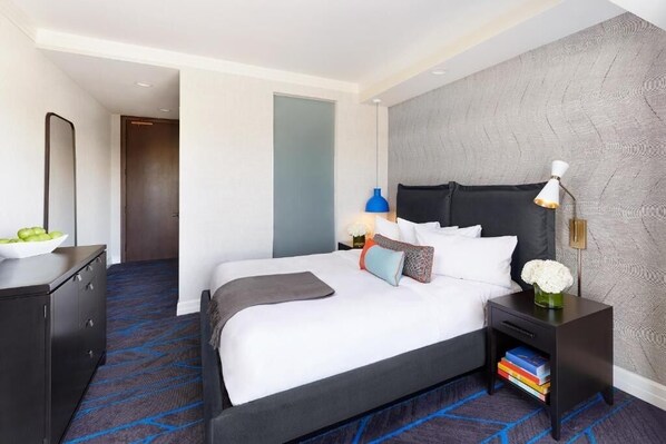 Bedroom with queen size bed