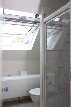 Salle de bain et WC 2 éme étage