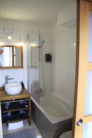 salle de bain et WC 1 er étage