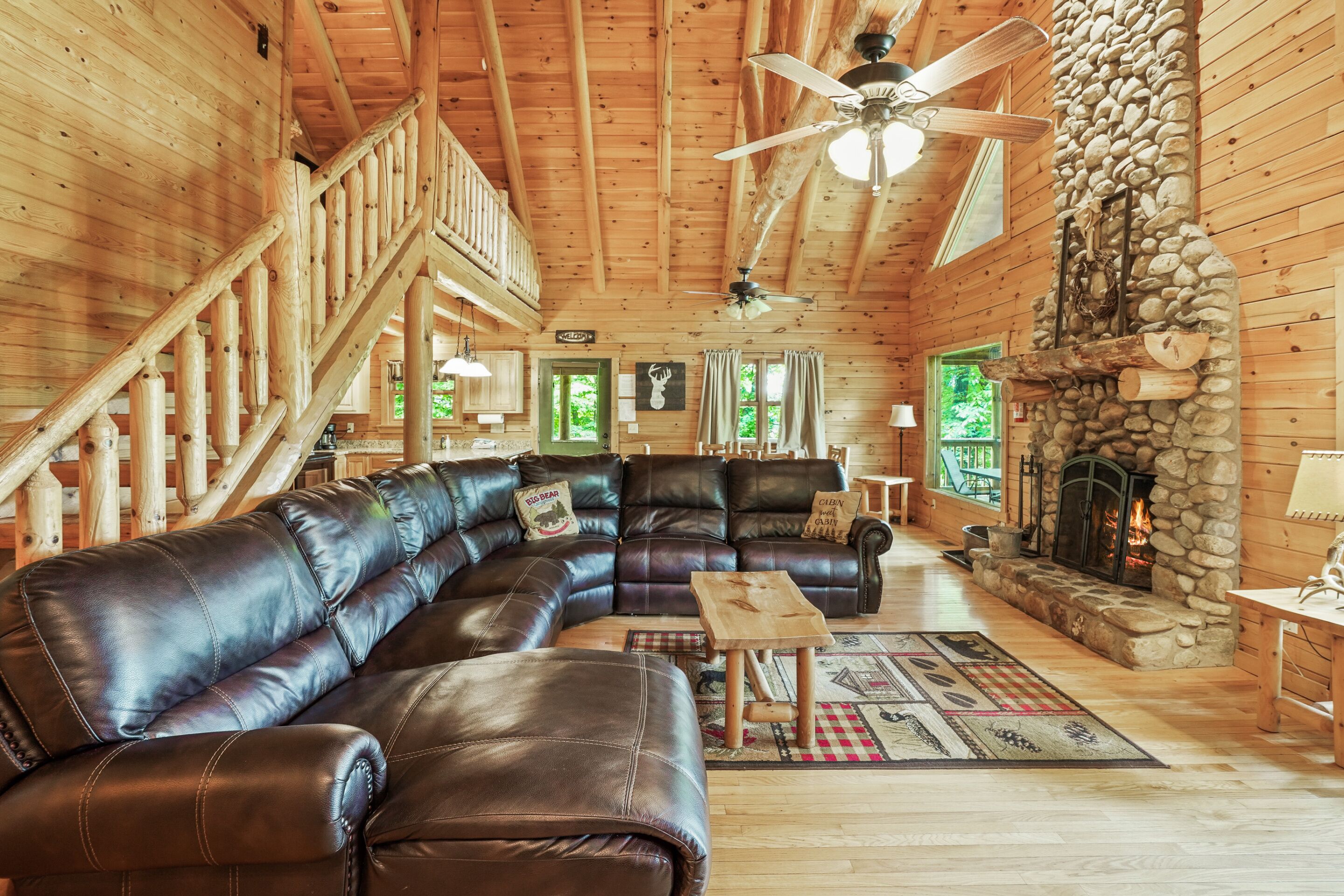 Cloudpine Cabin: Luxe Stay - 2 Decks, Hot Tub, Fire Pit