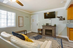 Living Room | Smart TV | Fireplace