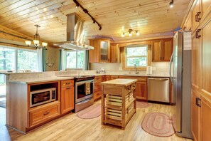 Kitchen | Main Level | Coffee Maker | Crockpot | Cooking Basics | Spices
