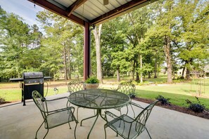Private Patio | Gas Grill | Outdoor Dining Area