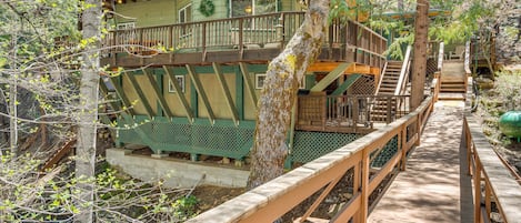 Camp Connell Vacation Rental | 3BR | 1BA | 1,008 Sq Ft | Steps Required